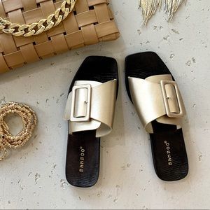 Gold buckle sandals fit for everyone!